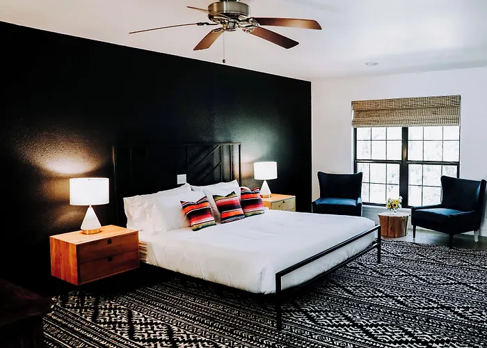 Wimberley Inn & Bar